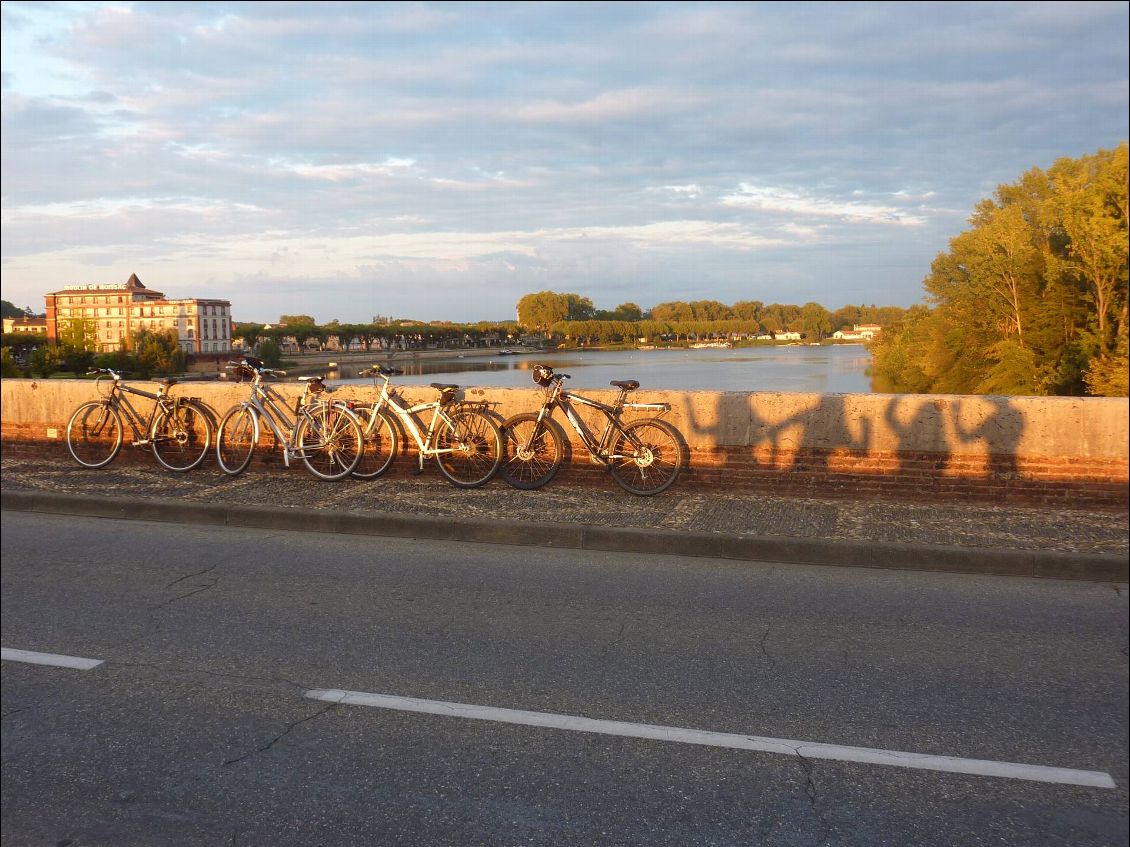 Canal latéral entre filles
