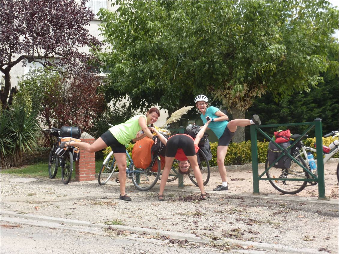 Les voyages à vélo c'est renversant... Mais ça c'était avant le drame!