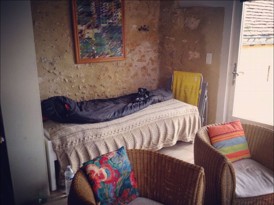 Un bon lit au chaud dans un gîte de France, why not! :)