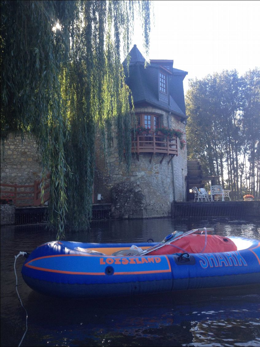 Le moulin de Marcel Pagnol. Il vint ici, en zone libre, pour s'échapper de la seconde guerre mondiale. J'ai débarqué pour voir si quelqu'un pouvait me faire une petite visite (et pourquoi pas y dormir) mais personne...