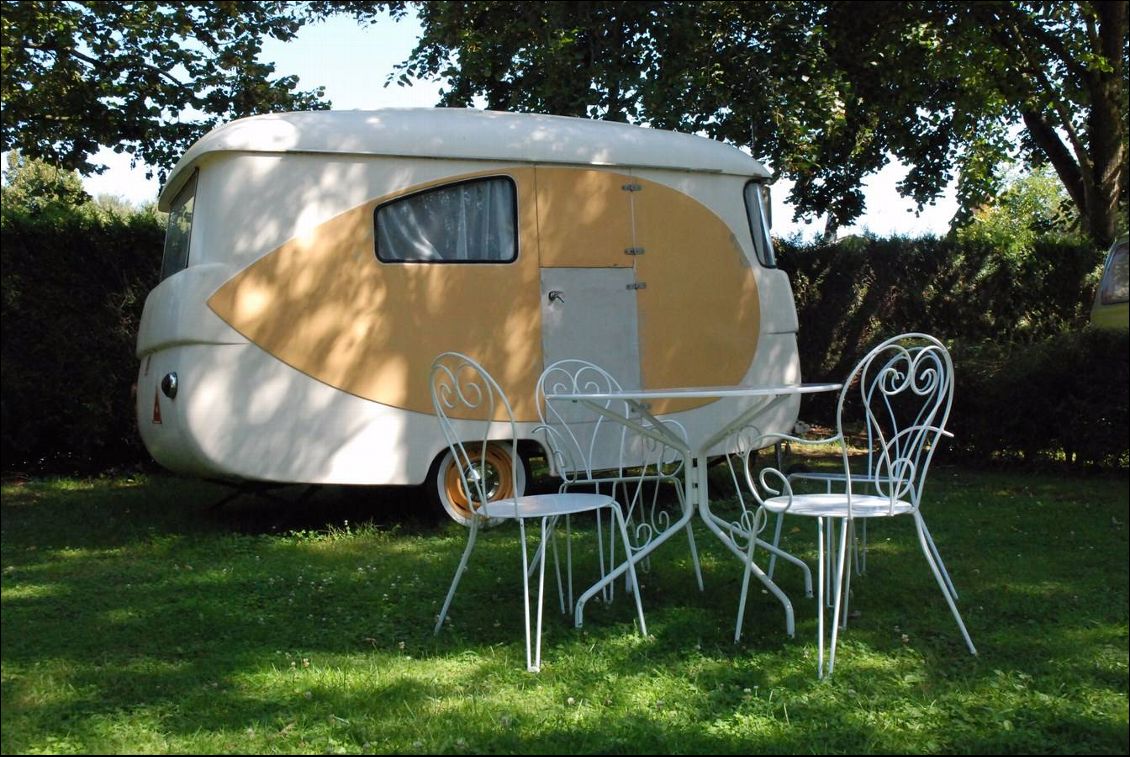 Camping "l'Oeil dans le rétro" à Avoise.