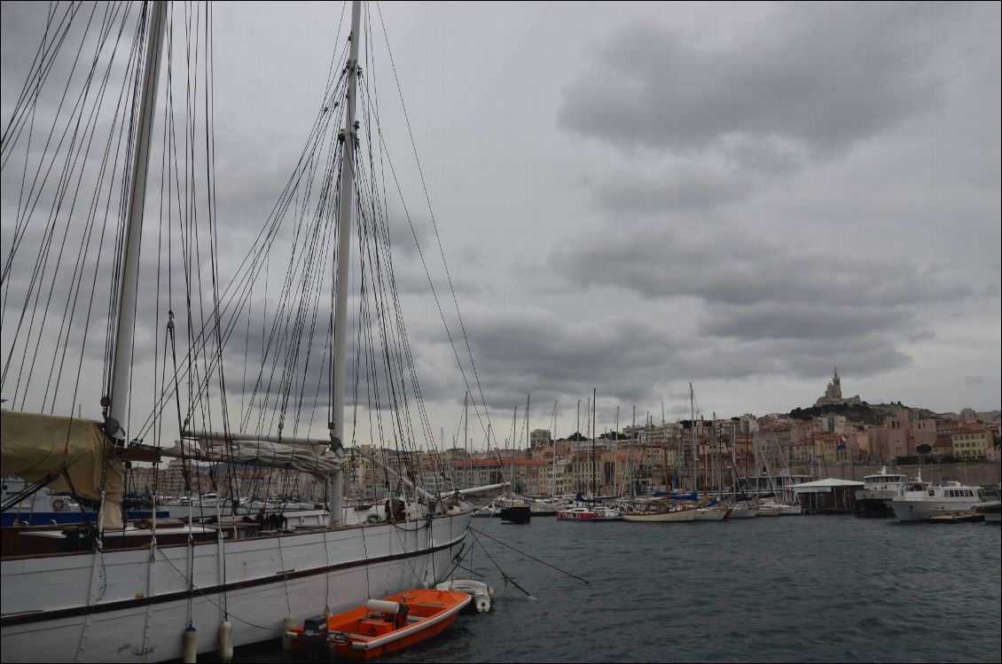 Les gréements du Vieux Port de Marseille, ça sent presque le rhum