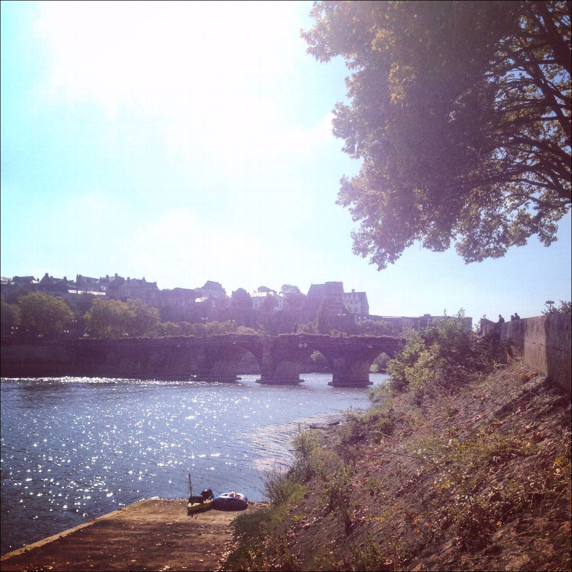 14h00. Je débarque à Angers.