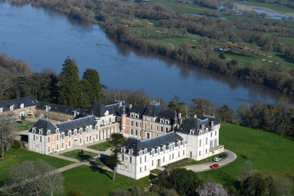 Le Cellier.
Je passe devant le château de Louis de Funès devenu un musée retraçant son histoire.