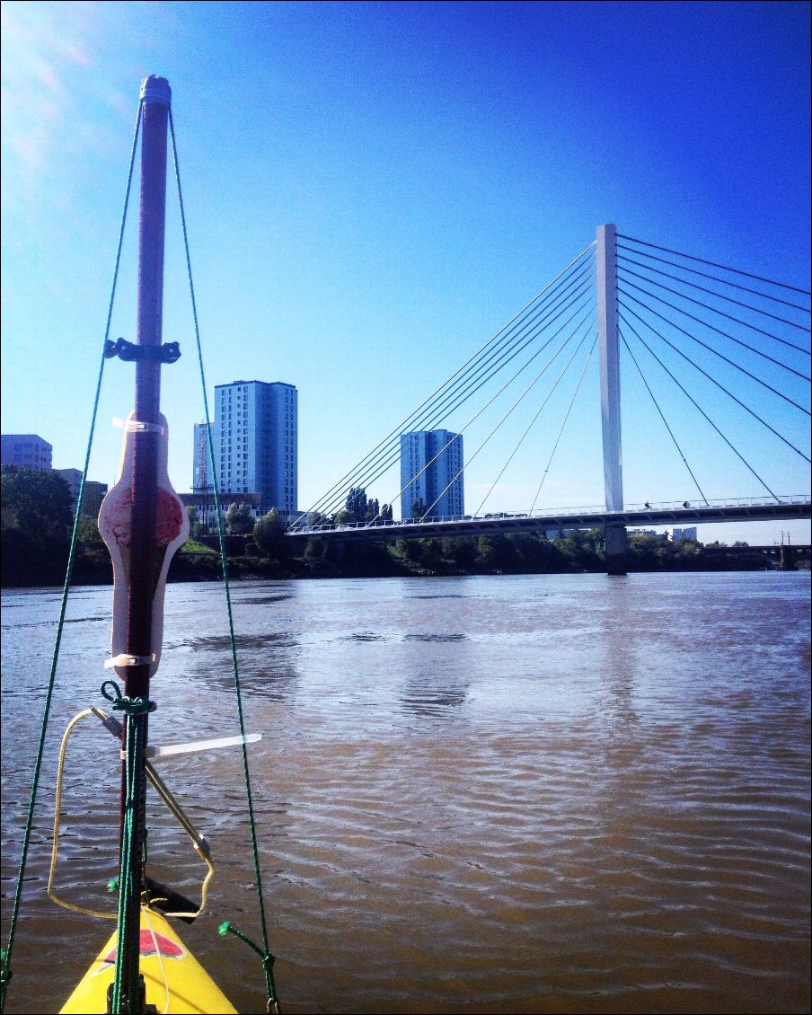 13h40. Le pont Eric Tabarly à l'entrée de Nantes.