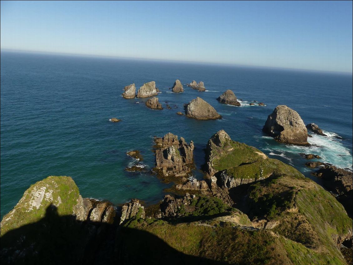 ah oui, un phare n'était pas totalement inutile, d'autant plus que la mer est en pente par ici...