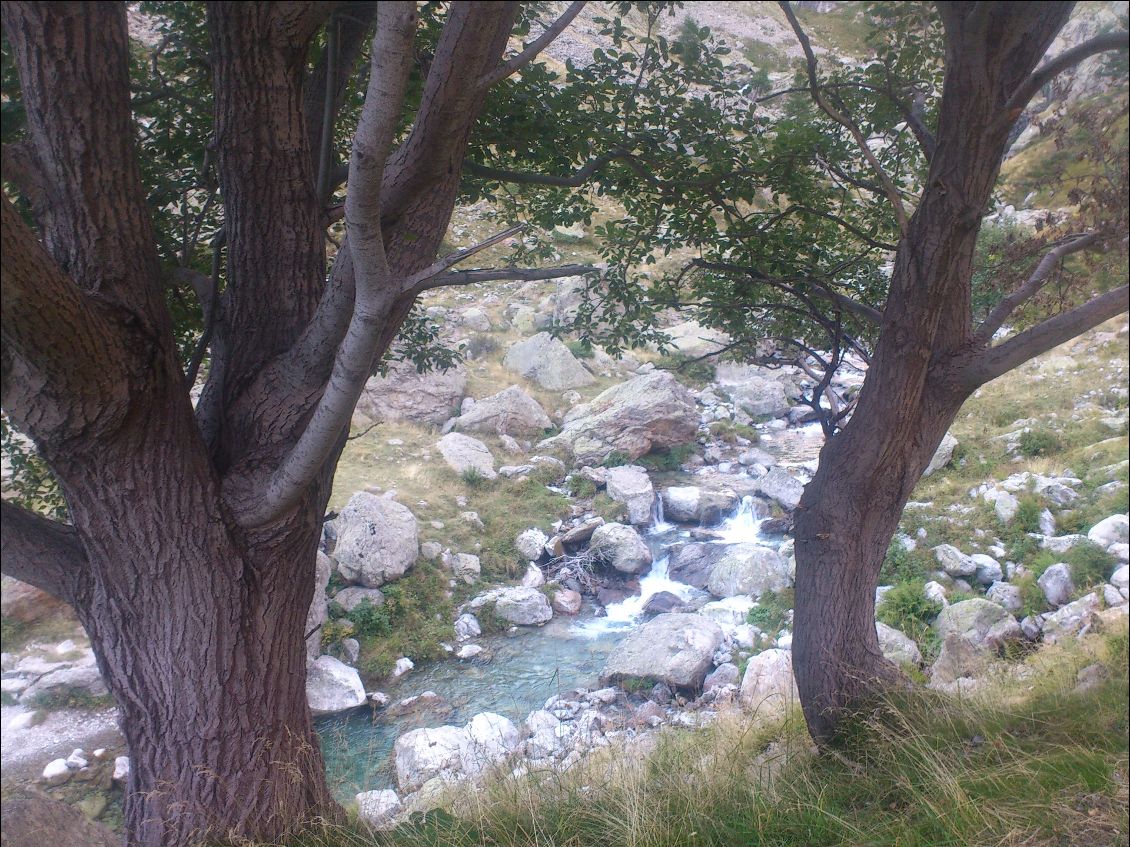 Vu sur la rivière, possibilité de faire le plein d'eau moyennant 