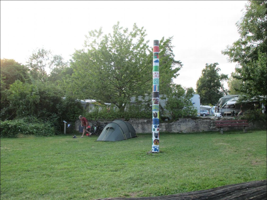 Installation près de l'aire de jeux des enfants au camping de Lindau.