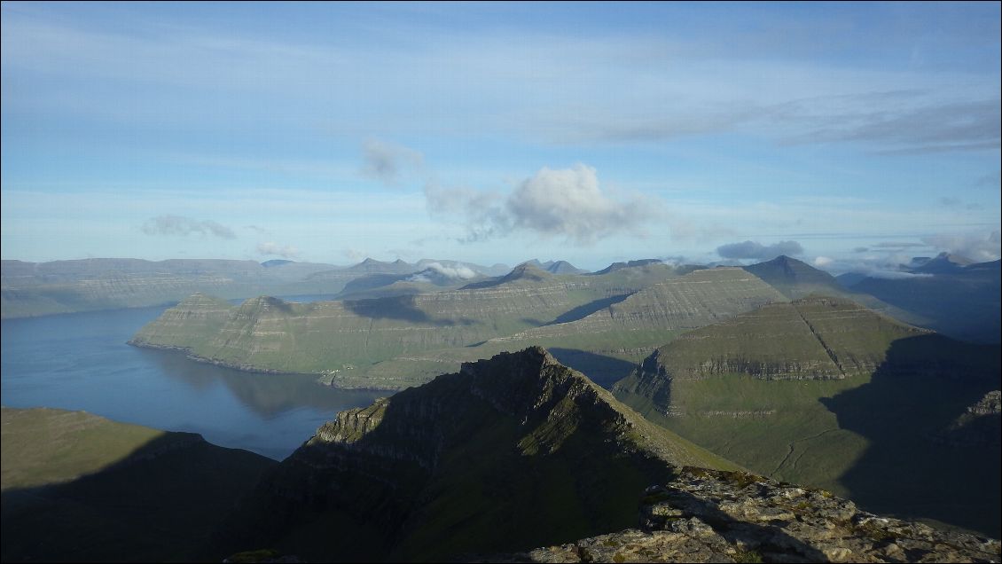 Vue du sommet du Slættaratindur