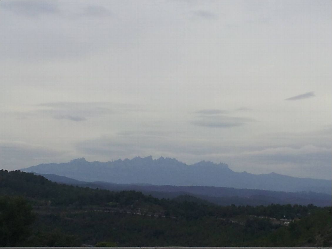 Au loin Monserrat