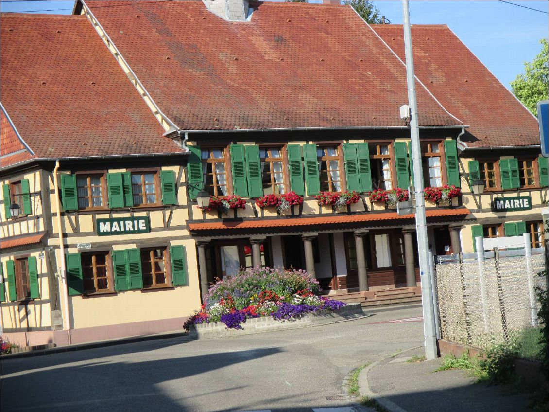 Une mairie dans un village