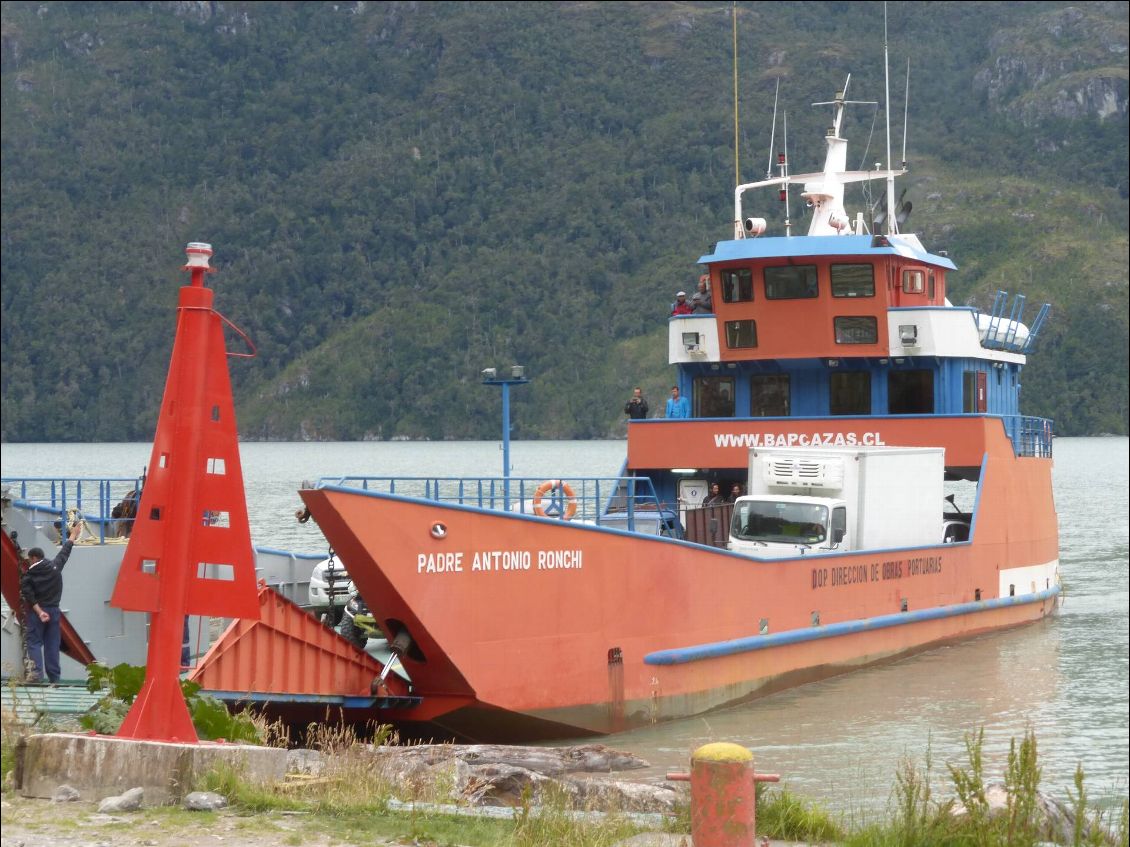 Arrivée du ferry à Rio Bravo.
