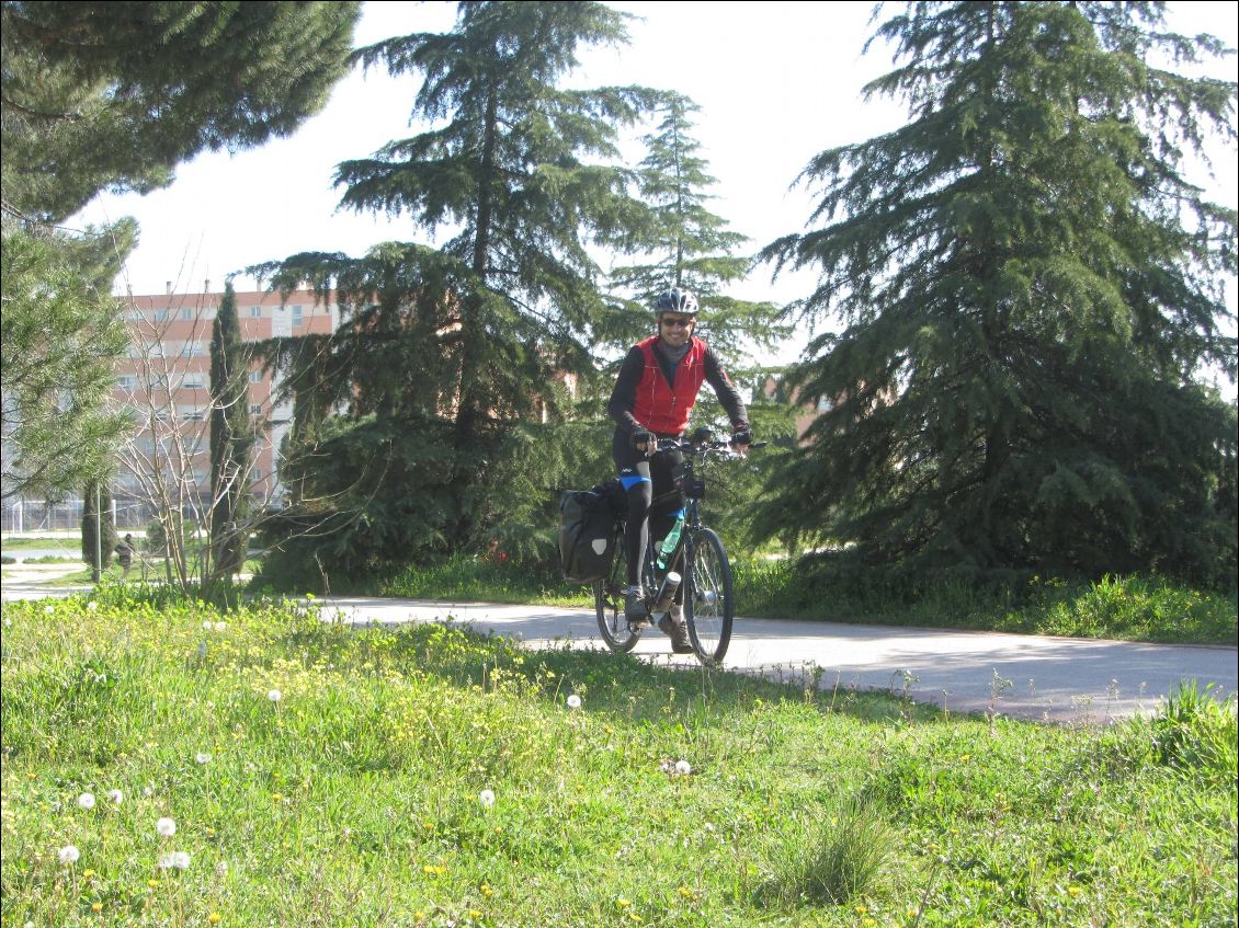 L'itinéraire emprunte de jolies pistes cyclables, mais pas seulement....