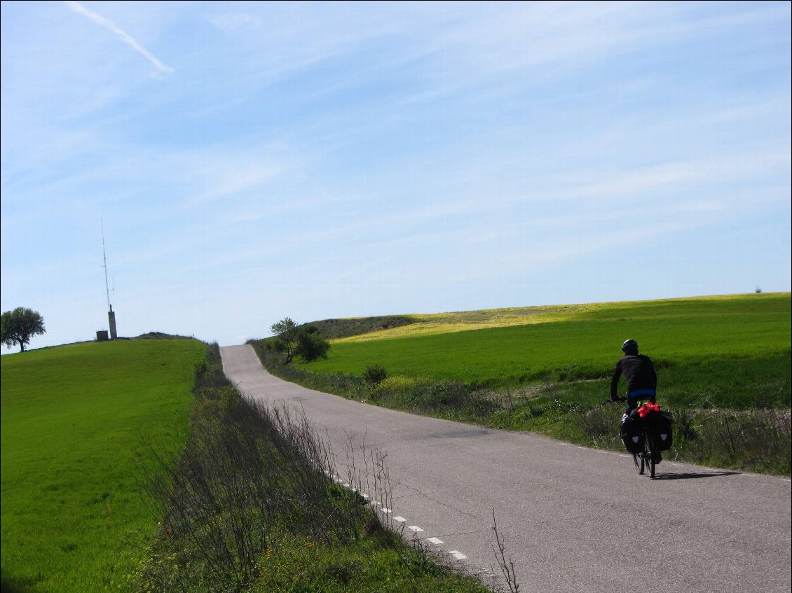 De belles routes tranquilles avec très peu de voitures