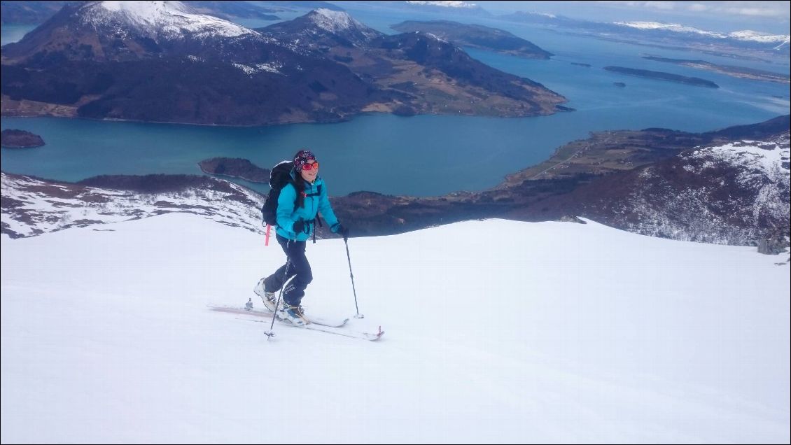 Montée au Skarven 1048 m.