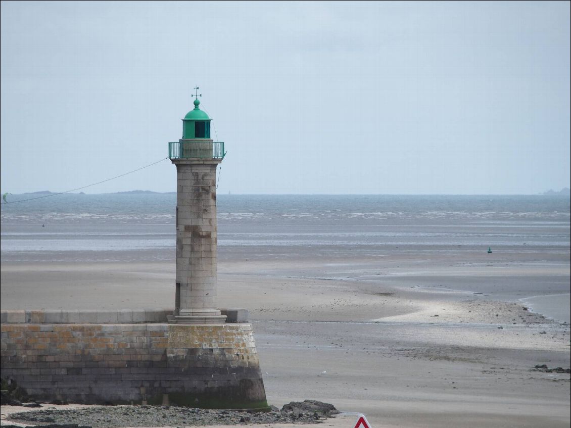 Phare sur l'embouchure du Gouët en baie de Saint Brieuc