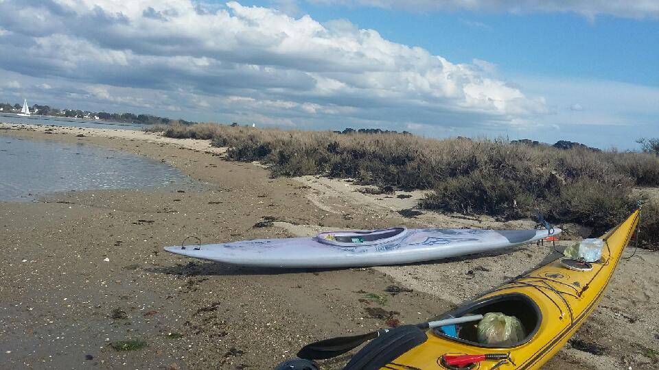 NOS DEUX KAYAKS LE MER ET RIVIÈRE ILE DU BROUEL