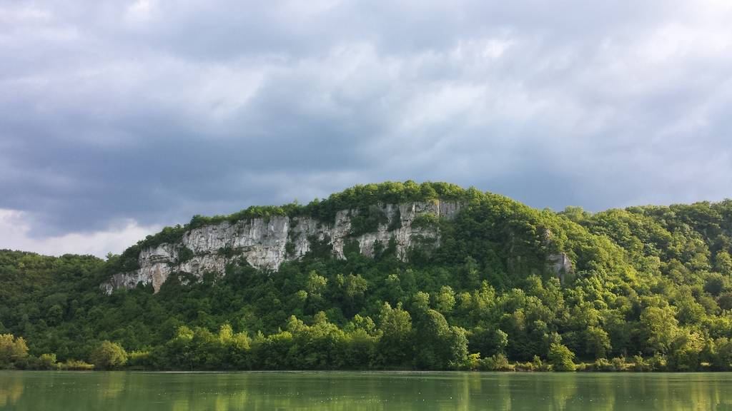 Roche Vieille (308 m) en rive gauche