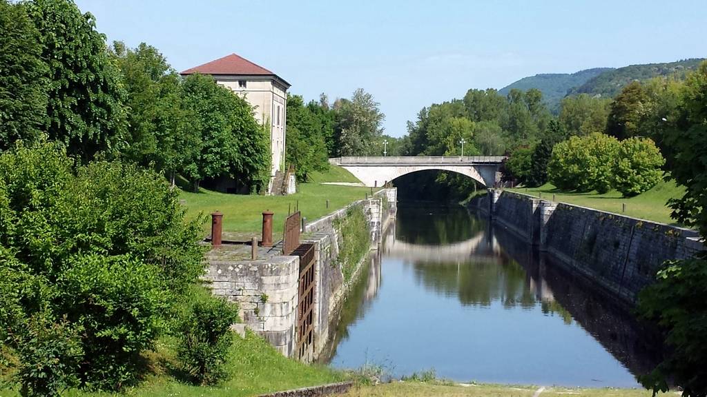 Barrage de Sault-Brénaz. Ancienne écluse