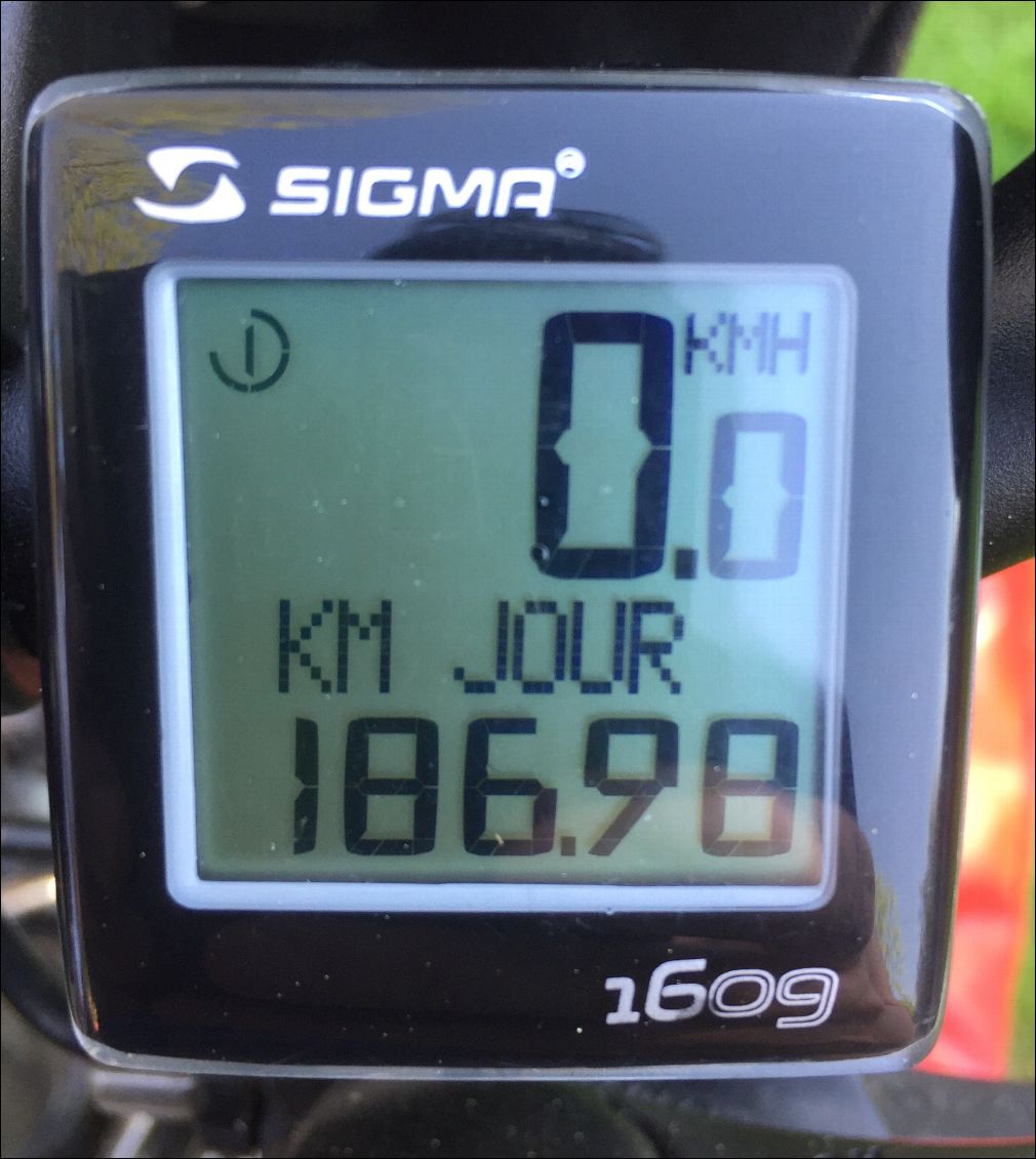 186 - 72 = 114 km jour