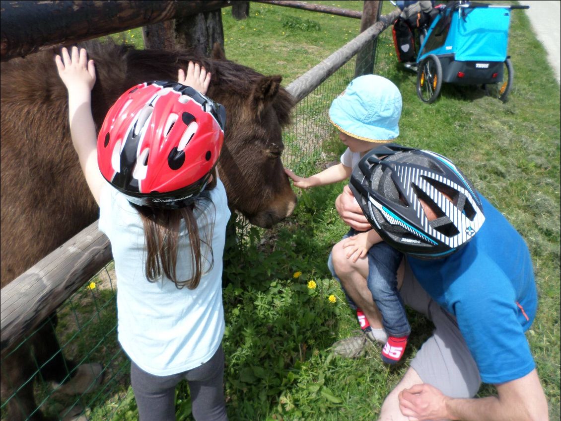 En vélo, on prend le temps de s'arrêter et profiter de ce qui nous entoure (et pour faire une pause pour nos fesses engourdies!!!)