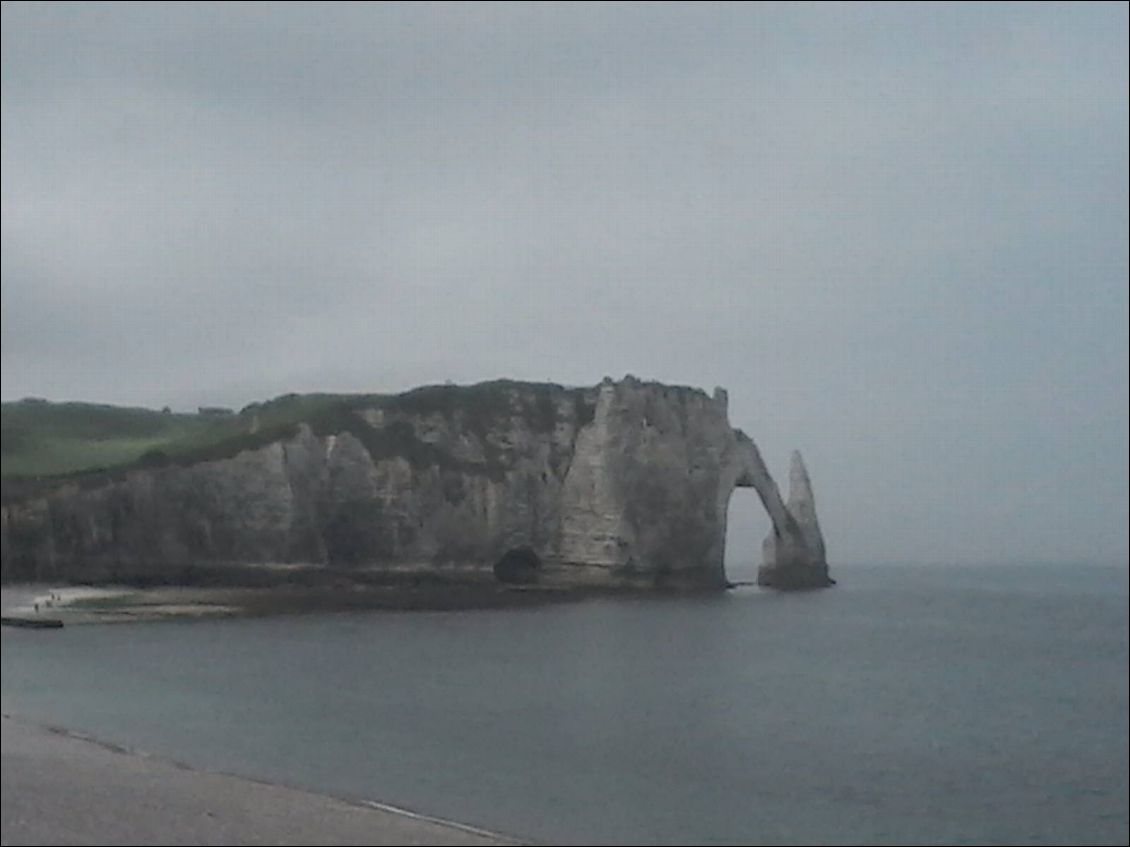 Etretat dans la brume.