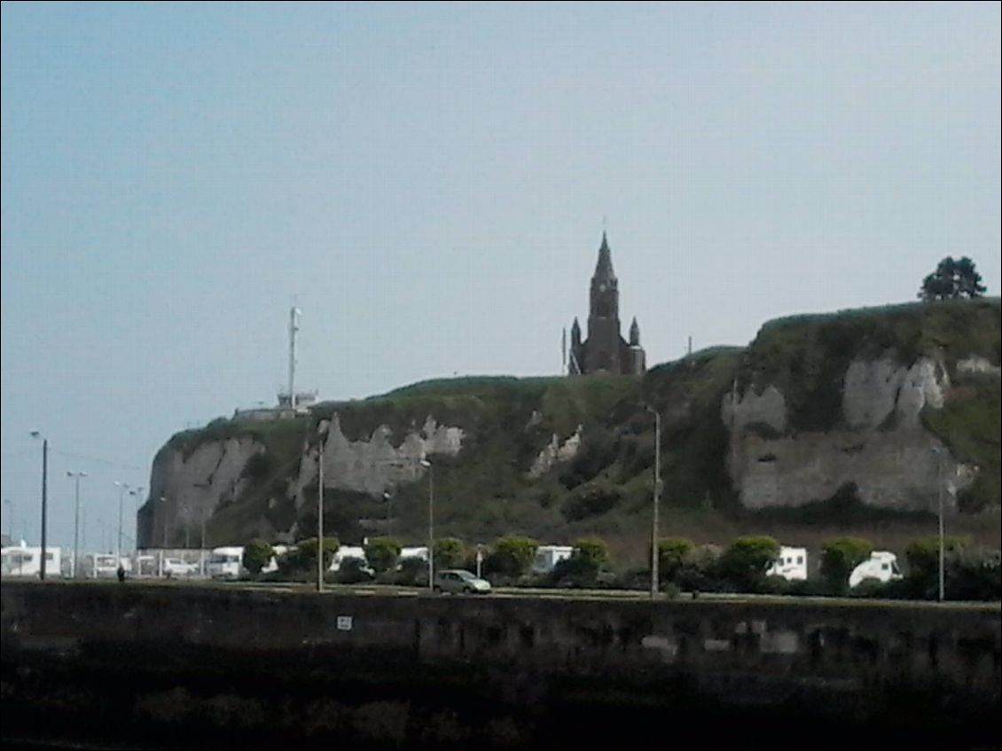 Dieppe . Eh oui, j'ai grimpé  jusqu'à l'église du Bon secours.