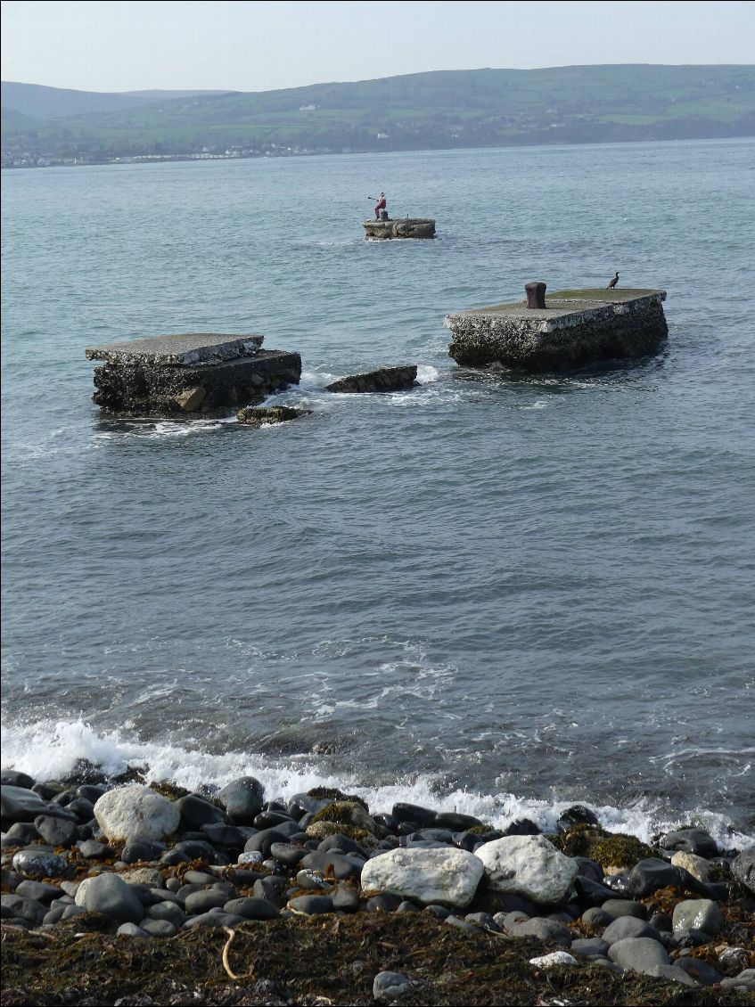 oh bin je fais comment pour rentrer, mon ponton est tout cassé!