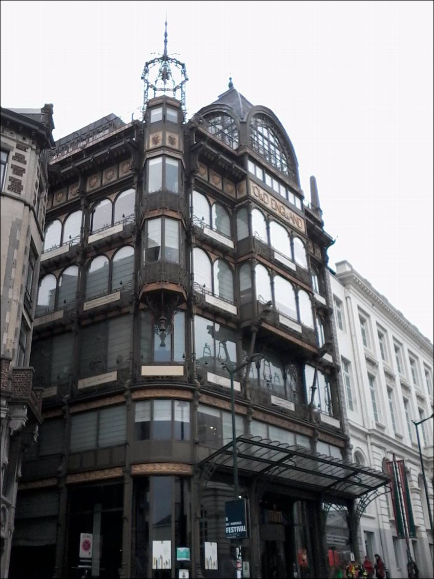 Le musée des vieux instruments de musique (style art nouveau)