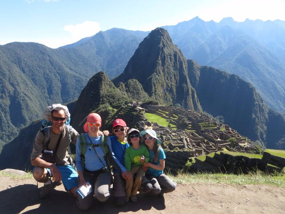 Devant le Machu Pichu