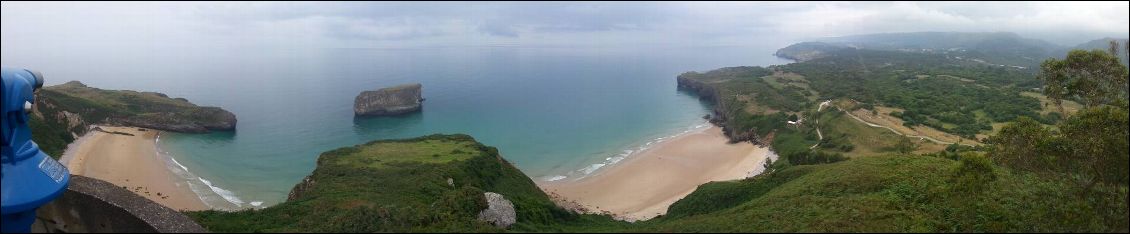 Immenses plages désertes, ciel gris.. Nouvelle Zélande? Mirador de la Boriza près de Andrin