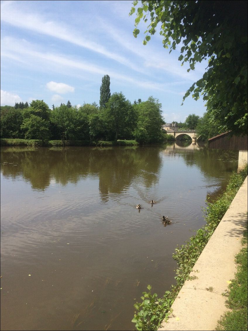 Le calme et lai quiétude d une rivière qui se tient bien