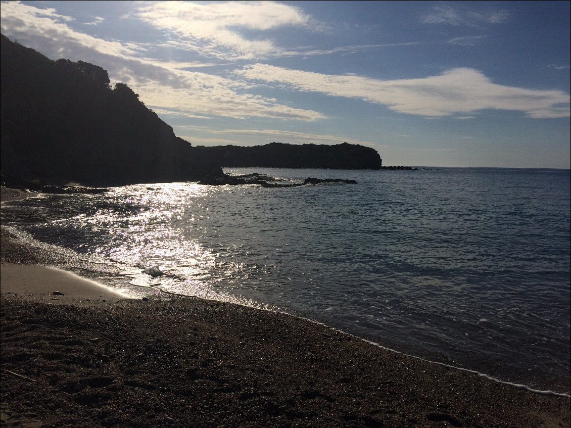 L eau est bonne est limpide on en profitera presque toute la journée.Demain 50 kms pour Olbia . A noter ,nous avons dû réserver un B & B aucun camping aux alentours de Cagliari