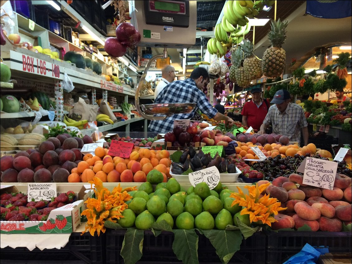 Le marché de Cagliari produits de qualité à des prix défiants toutes concurrences.