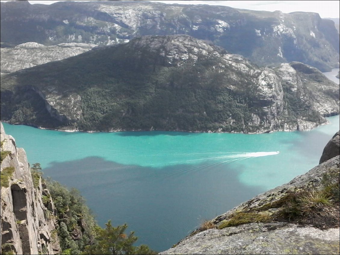 Remarquez la couleur de l'eau