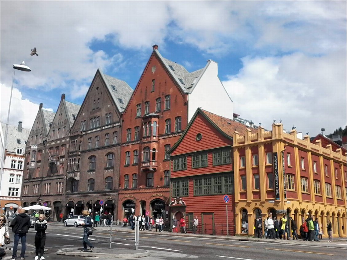 Bergen était un comptoir très actif de la Hanse. Le musée hanséatique se trouve dans ces bâtiments.
