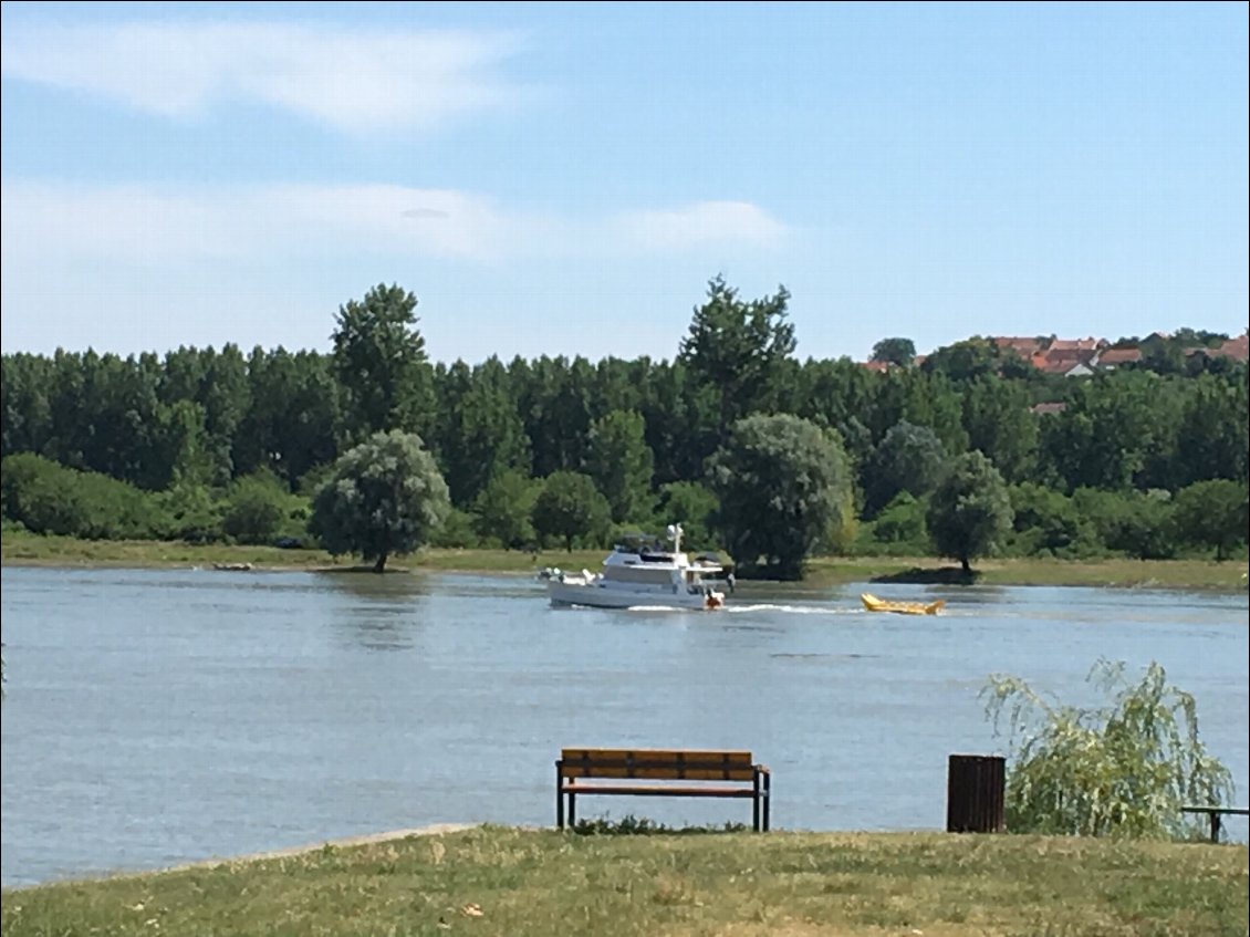 Le banana-boat pris en stop par les hollandais j'avoue on était dég'