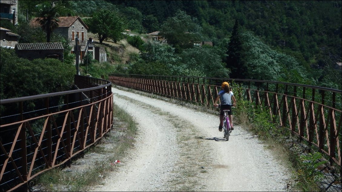 De nombreux ouvrages d'arts - viaduc, ponts, tunnels