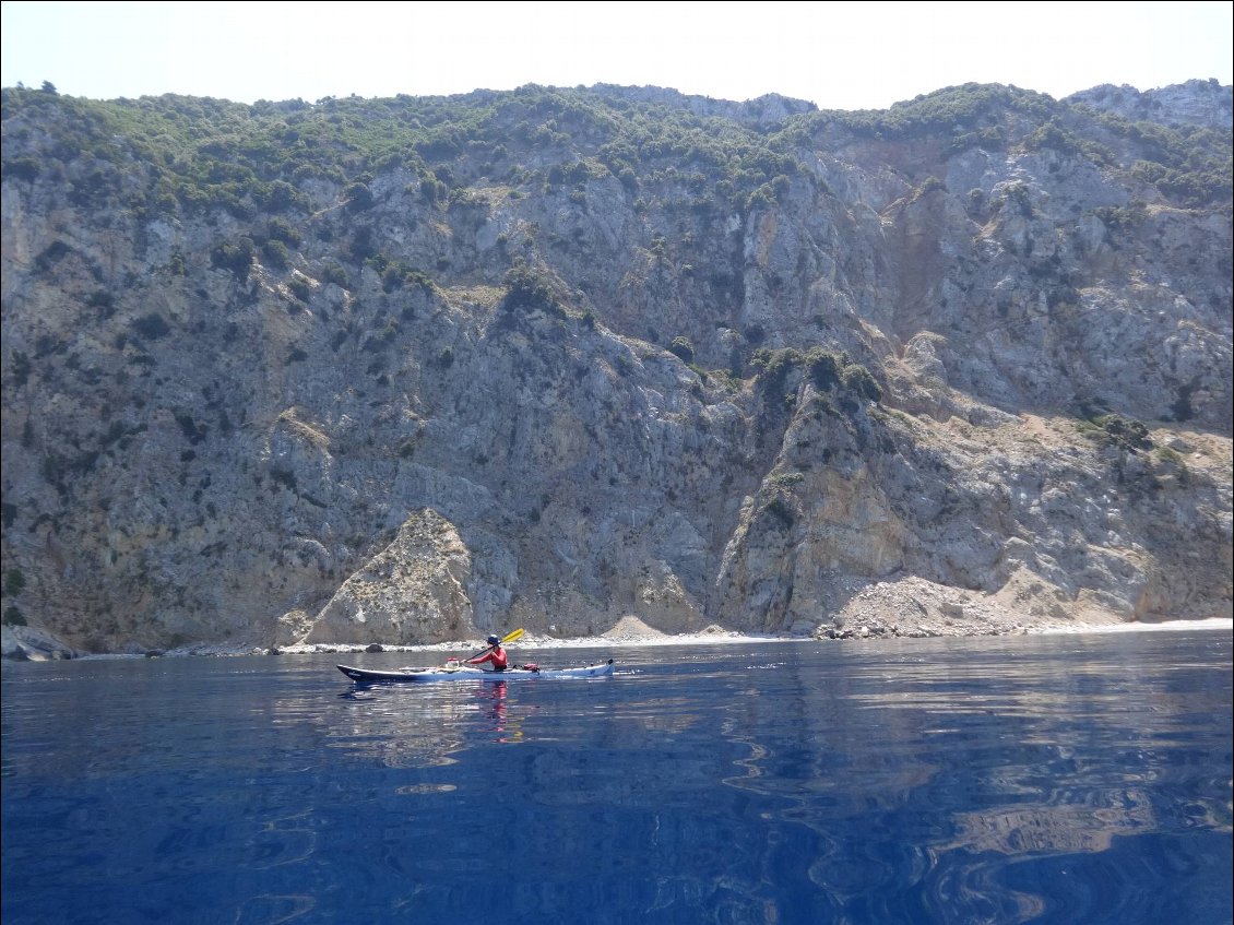 Côte sauvage à falaises