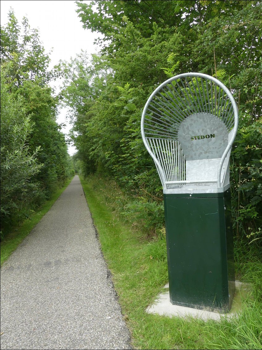 le détail qui tue: la poubelle spéciale cyclistes!