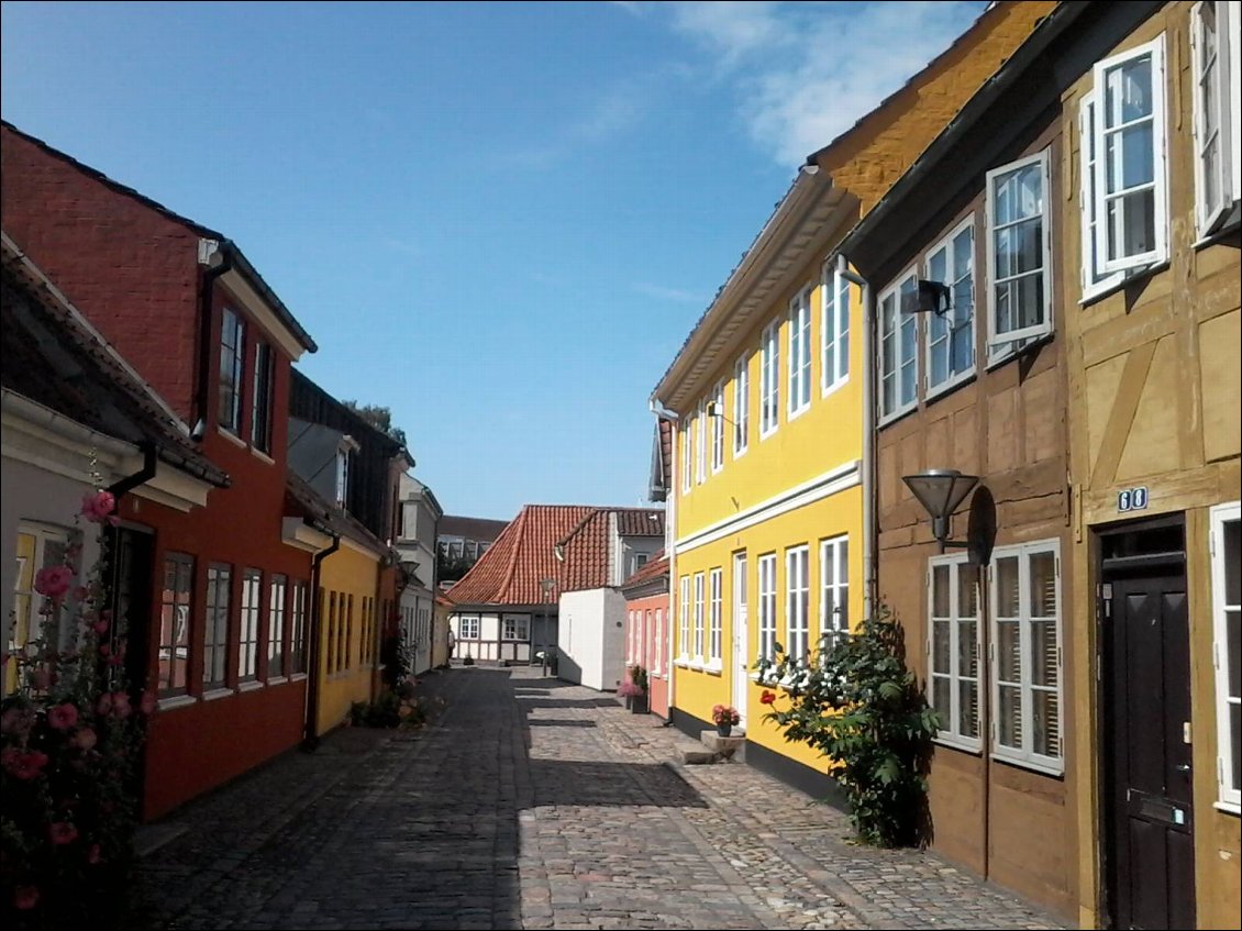 Vieux quartier réhabilité, mais mal famé à l'origine.