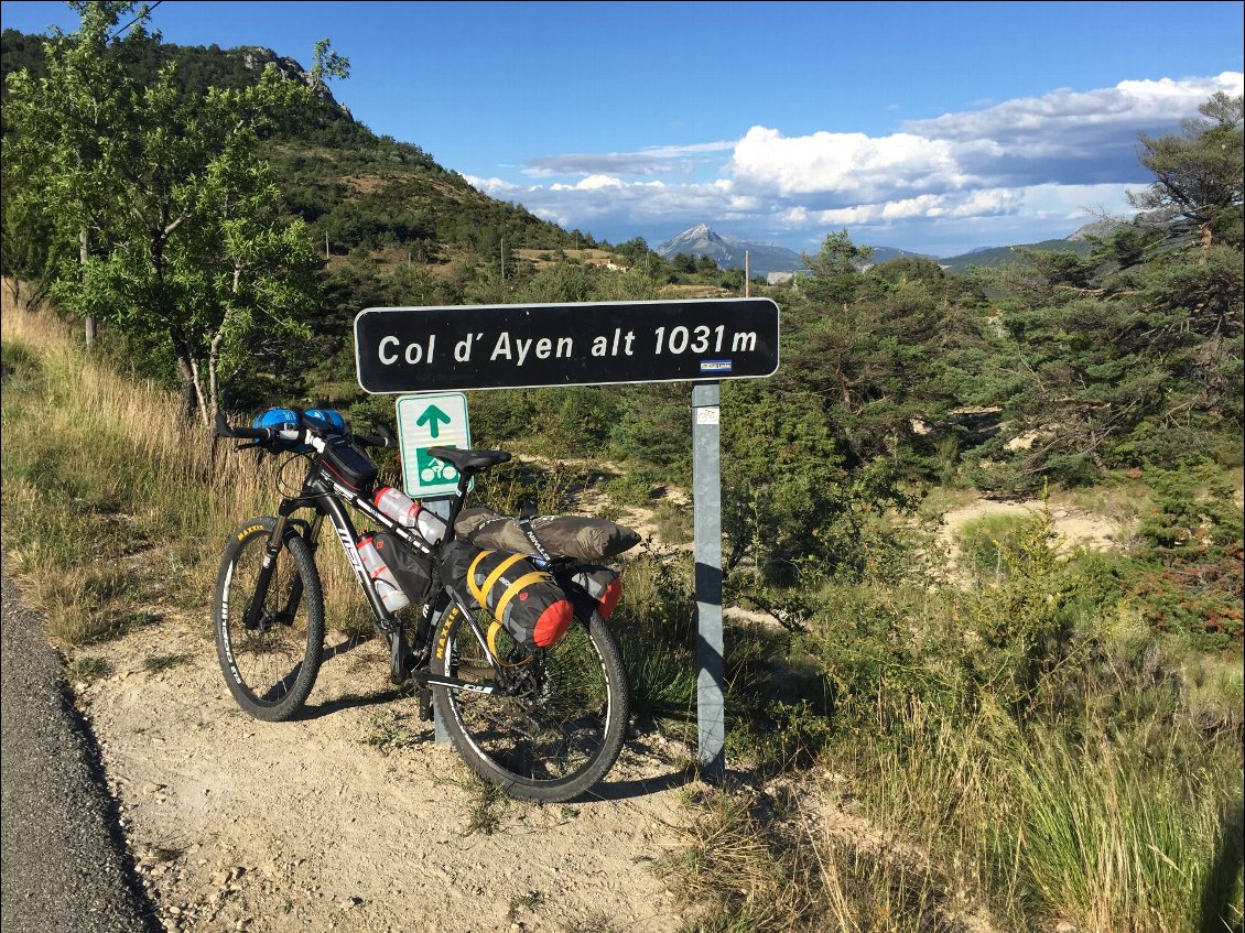 Le col d'Ayen marque la fin de la première portion des gorges du Verdon juste avant d'arriver à la Palud après une journée bien remplie et ventée!