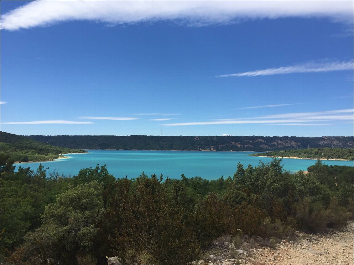 Le lac de Sainte-Croix et ses eaux émeraude