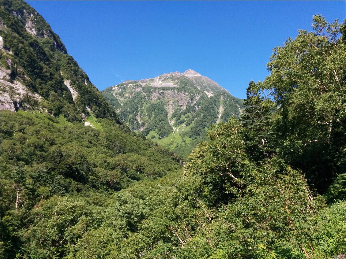 Voilà notre objectif, le Okuhotakadake (3190m)