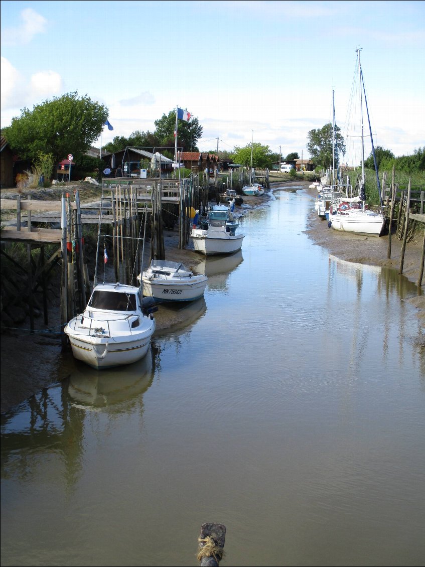 Le chenal du Gua à Port Saint Vivien Médoc