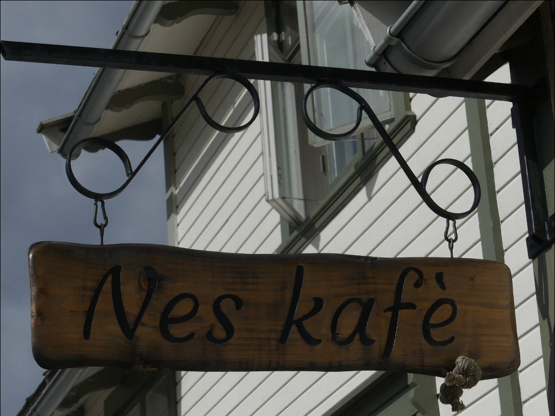 et à Nes, il y a un café....