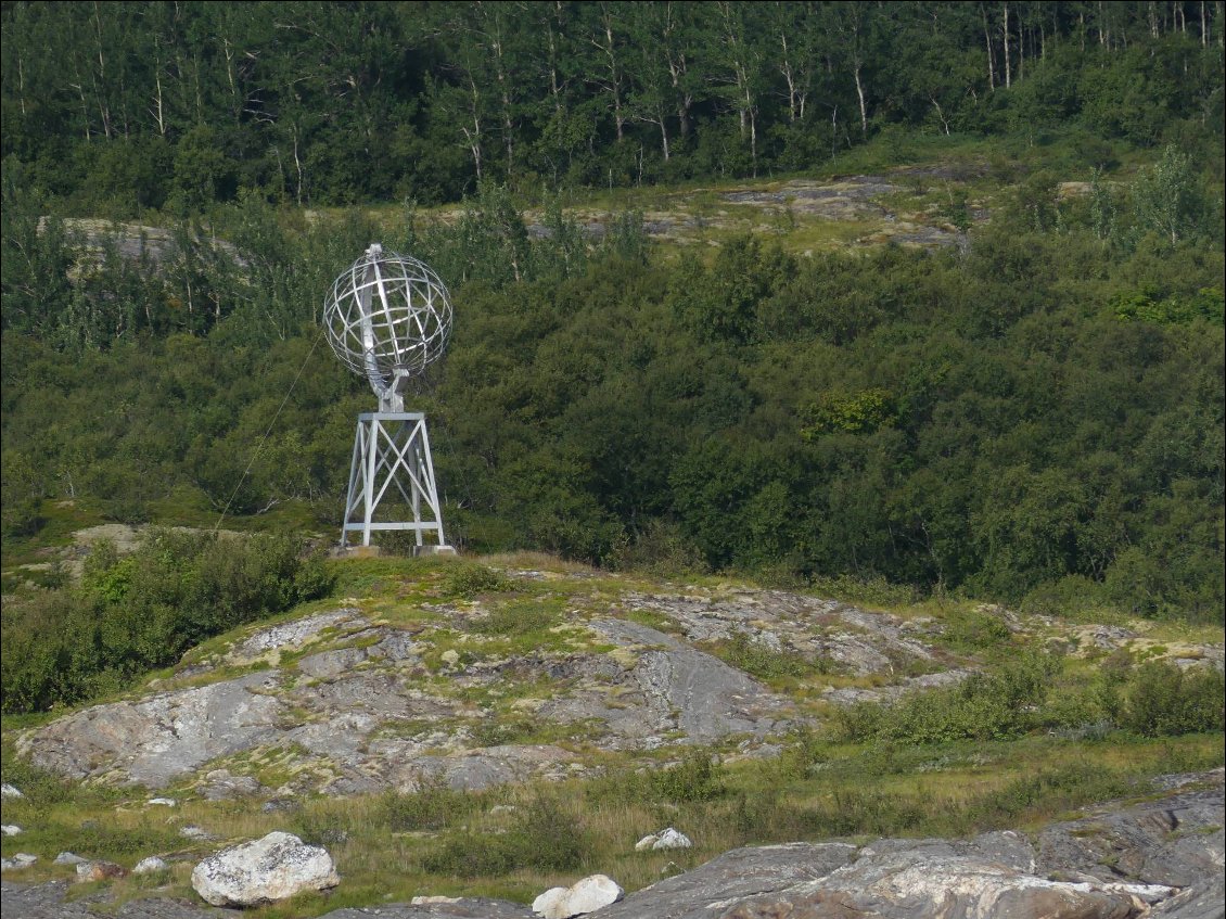 c'est pas pour la beauté de la photo, mais c'est parce que c'est quand même trop la classe de passer le cercle polaire!