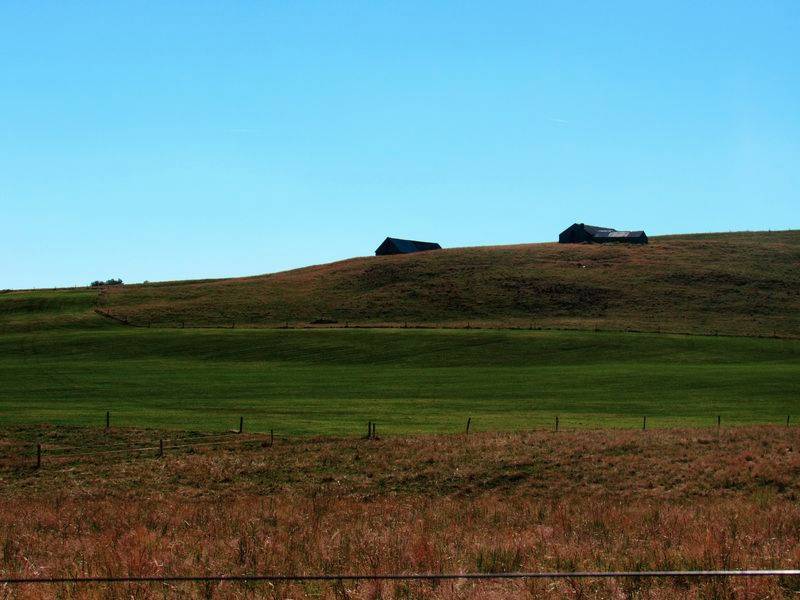 Des burons où l'on fabriquait sur place le très bon formage : le Cantal