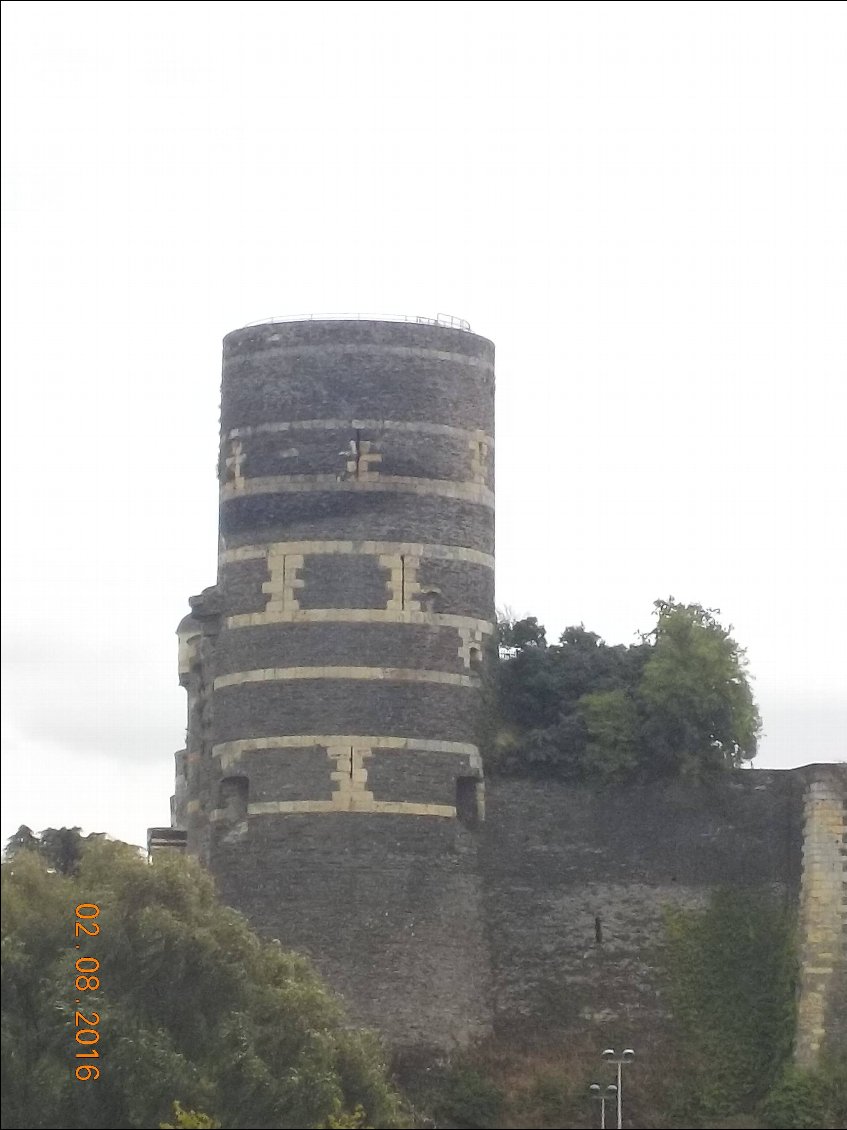 Le château d'Angers dit le Château du Roi René ("le château du Papy à Maman" comme dirait Mewena).