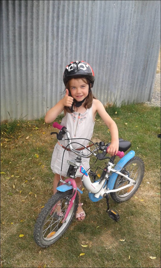 ça a motivé Clara à apprendre à faire du vélo sans roulette... mission accomplie! Comme une grande.